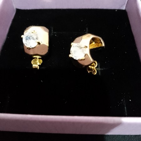 Brincos em formato hexagonal folheado ouro 18k